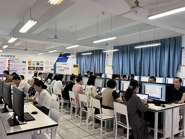 智赋课堂 数启教学——上海市曹杨职业技术学校举办“人工智能＋教育”专题培训