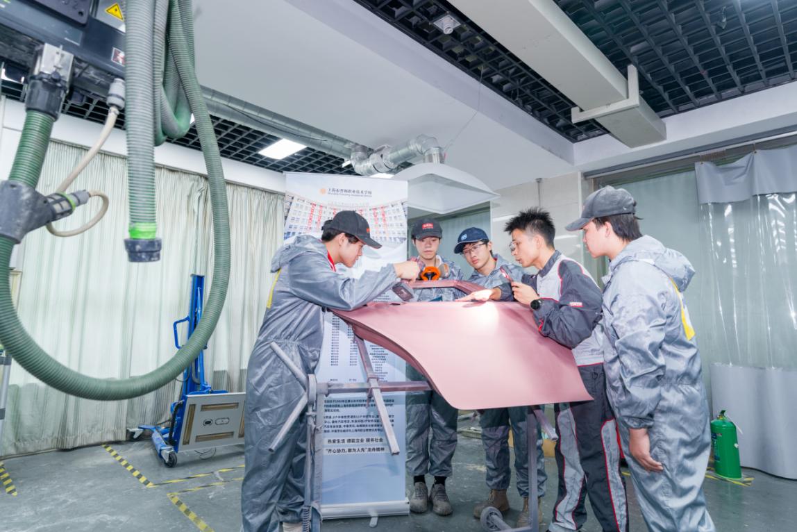 以匠心育匠才 用技能筑未来——上海市曹杨职业技术学校书写“技能成才、技能报国”时代答卷