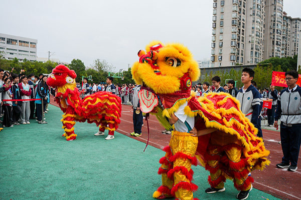 长征薪火传壮志，赛场强身筑未来——上海市曹杨职业技术学校2026年金秋运动会圆满举行
