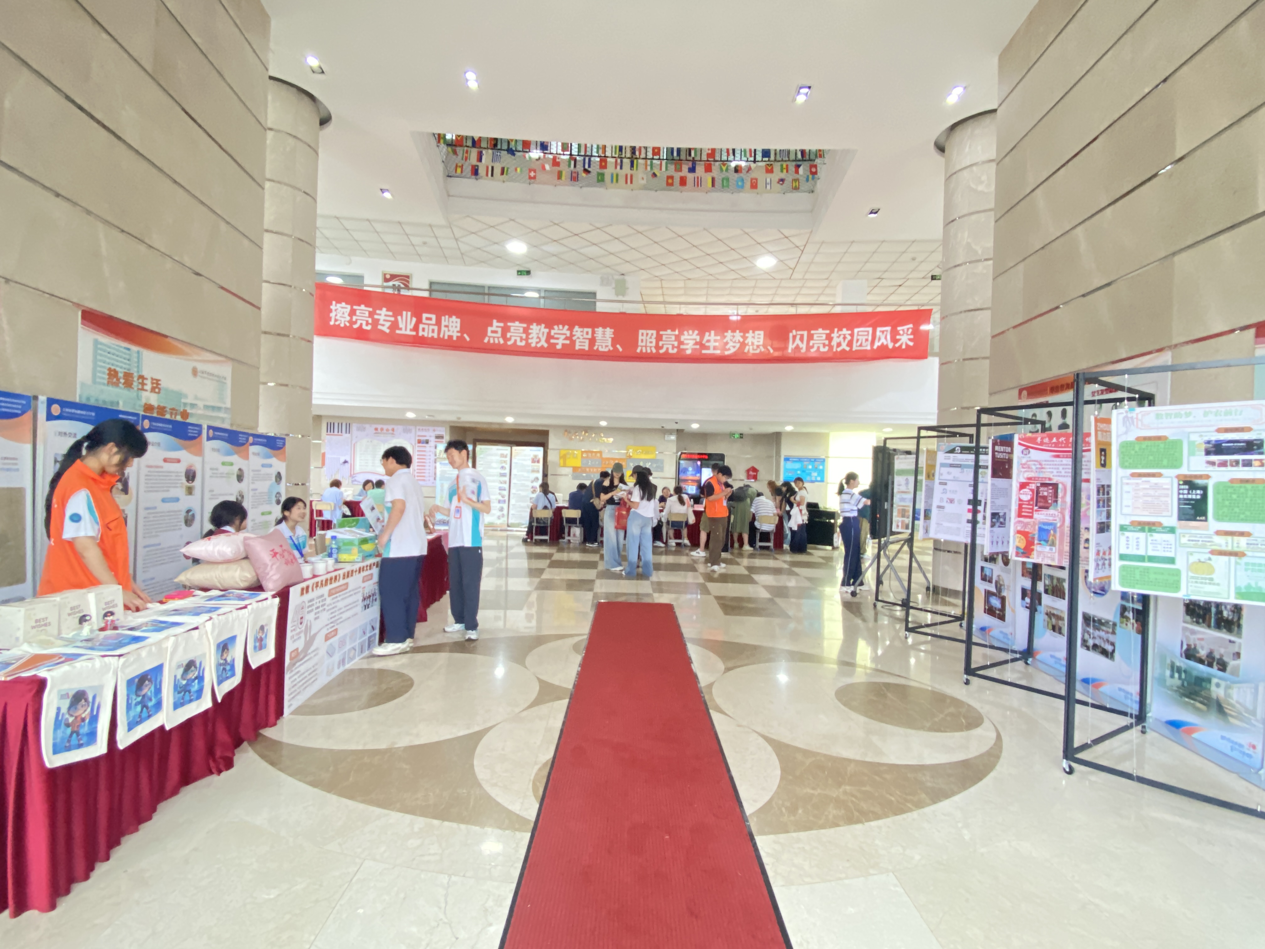 青涧筑梦乘风向阳 风雨无阻启航未来——上海市曹杨职业技术学校开展2026年第二场校园开放日