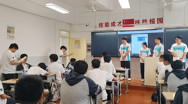 书香润课堂 声韵展芳华——思源坊朗诵社走进25新能源中高1班宣讲活动圆满落幕