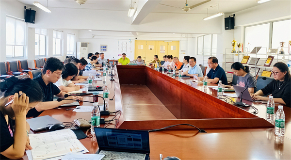 匠心第一站，迎接曹职新生“秒”通关——曹杨职校2025级新生报到现场直击