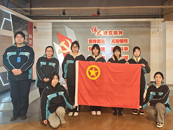 学雷锋践初心·曹职学生在行动——曹杨职校开展第63个学雷锋纪念日活动