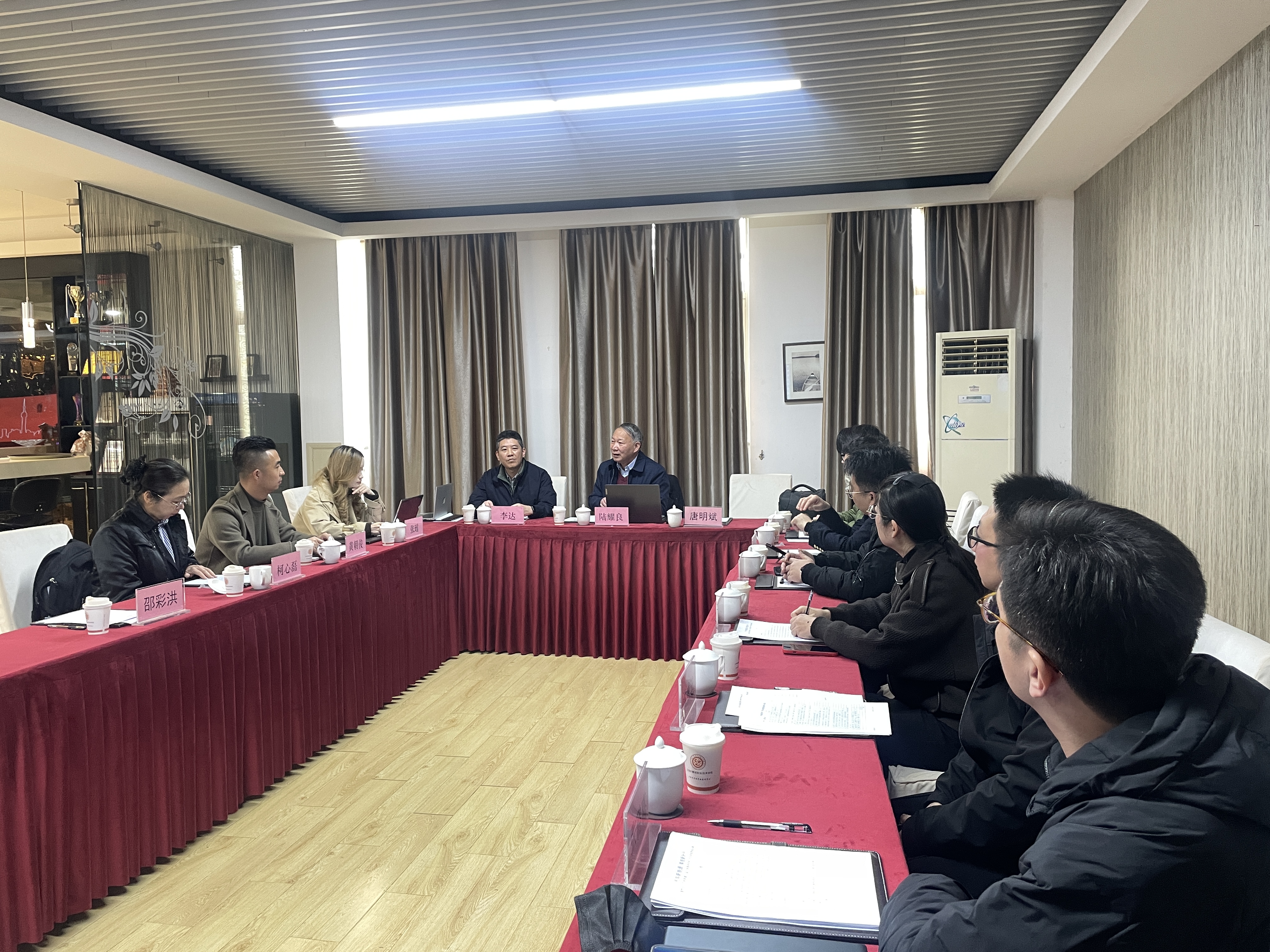 图11  现场评委2.jpg