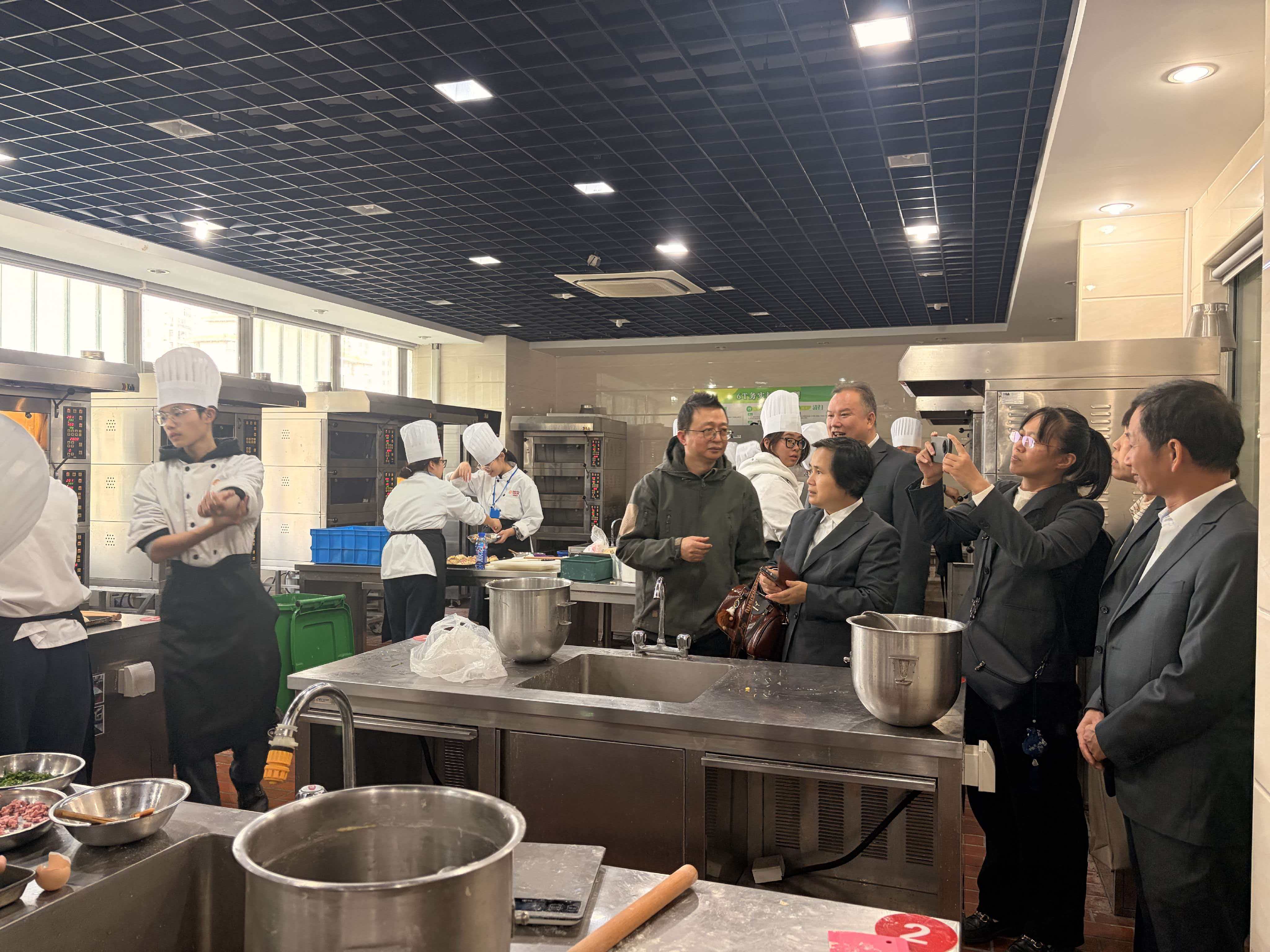 图1(2).jpg 图1(2).jpg