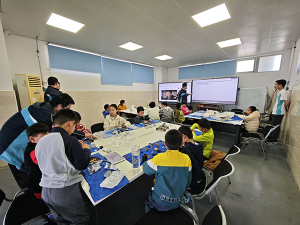 12 汽车魔法贴膜工坊 (1).jpg