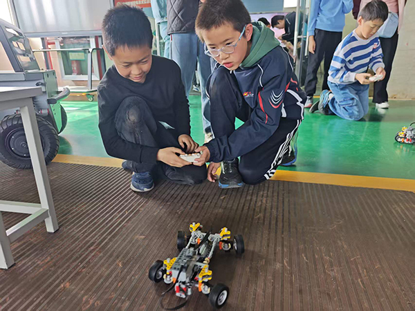 12 汽车魔法贴膜工坊 (3).jpg