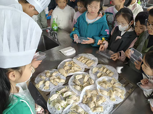 2 金鱼饺制作 (3).jpg