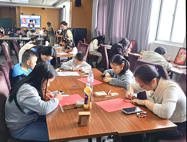 5指尖非遗 绘见匠心-非遗装饰摆台  (1).jpg