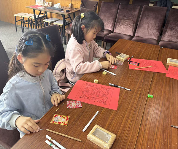 5指尖非遗 绘见匠心-非遗装饰摆台  (3).jpg