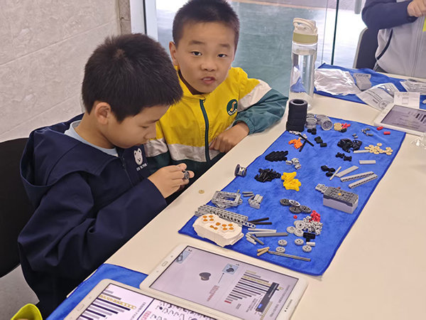 12 汽车魔法贴膜工坊 (2).jpg